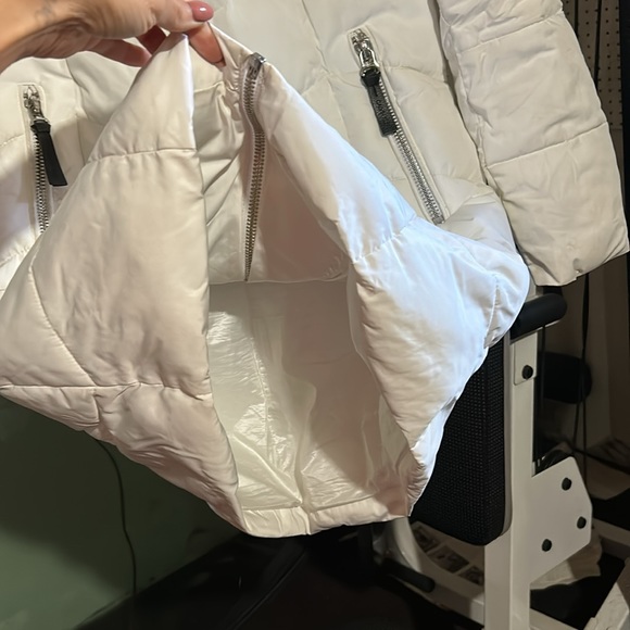 white calvin klein long puffer coat size small, with detachable faux fur hood - Picture 5 of 13